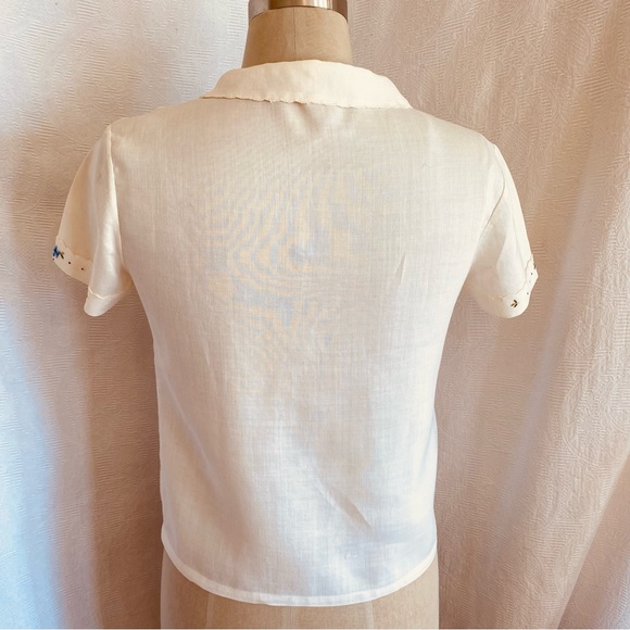 Vintage XS/S ivory/blue hand embroidered and cross-stitched short sleeve blouse - Picture 5 of 9